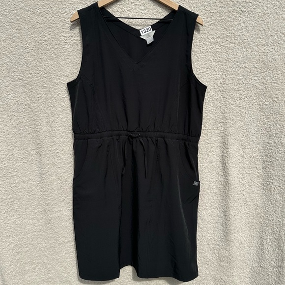 Ascend Dresses & Skirts - Ascend Black Sleeveless Dress XL Cinched Waist Athletic Casual Pocket Dress